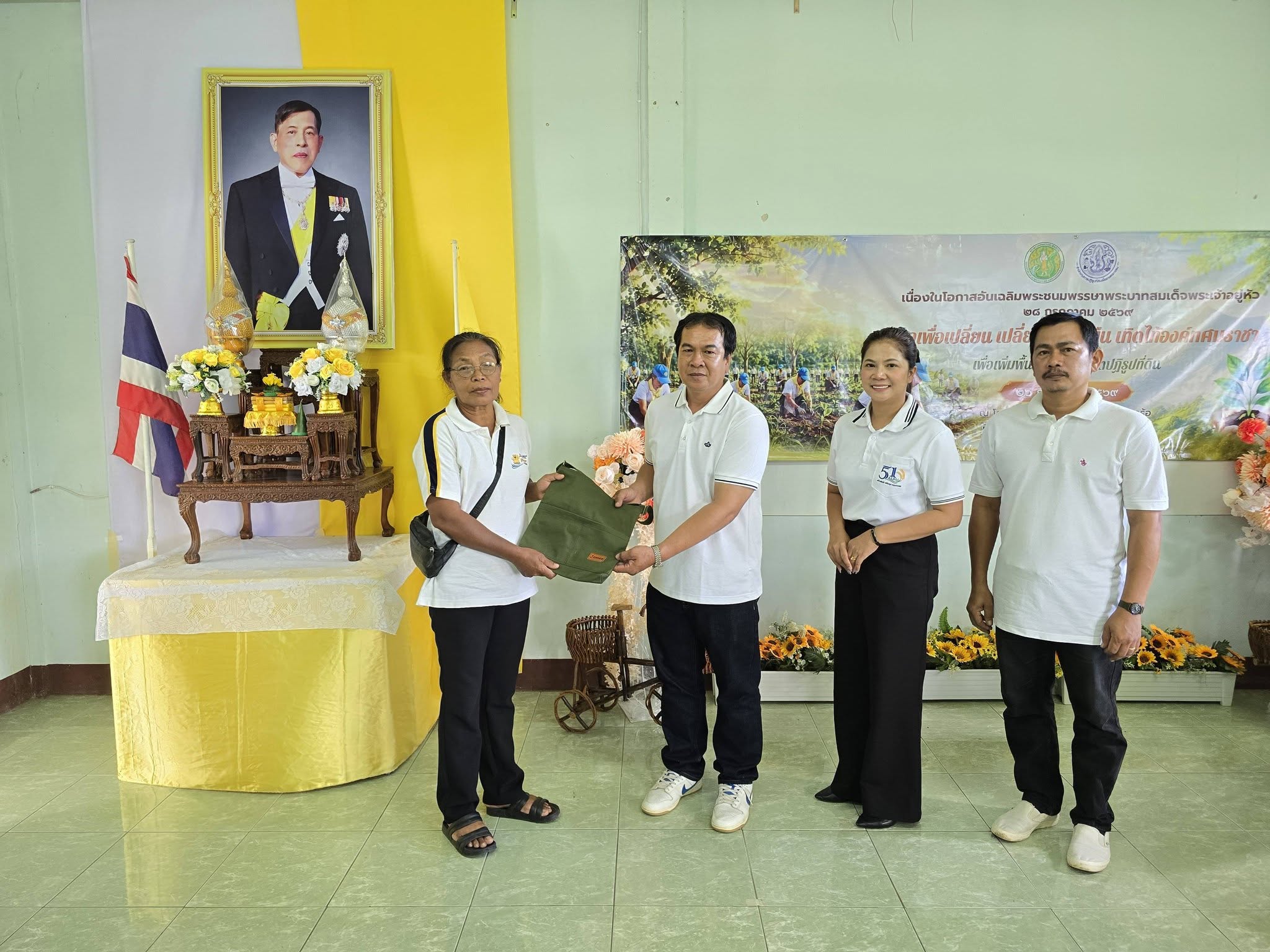 title - ปฏิรูปที่ดินจังหวัดเพชรบุรี พร้อมด้วย เจ้าหน้าที่ ส.ป.ก.เพชรบุรี ร่วมจัดโครงการ 